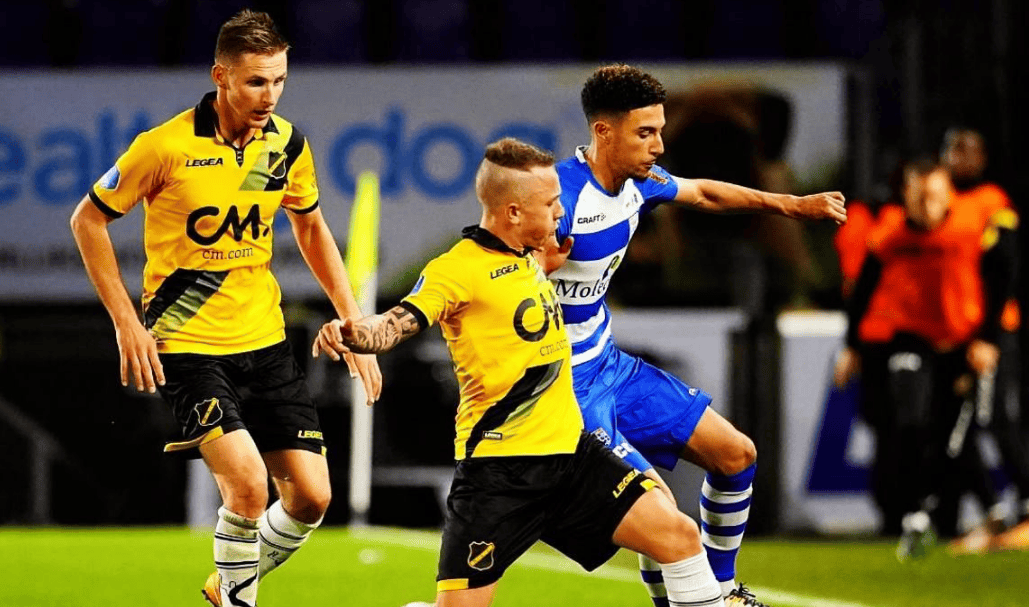 他用两个进 他用两个进